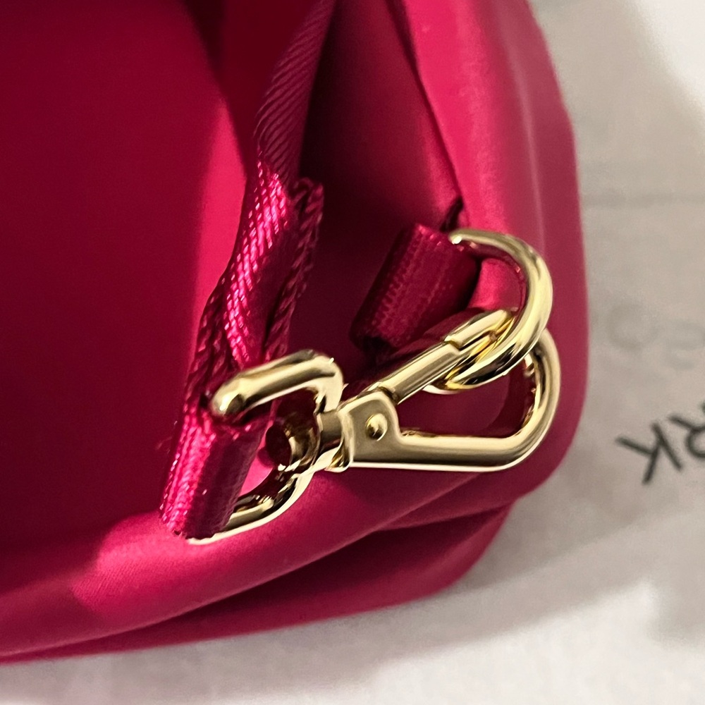 LULULEMON NWT AUTHENTIC EVERYWHERE BERRY RUMLE COLOUR SLING SMALL BAG - Picture 13 of 17